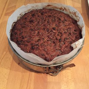 How to line a round cake tin